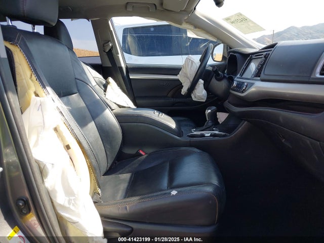 5TDKKRFH5FS112349 Toyota Highlander Xle V6