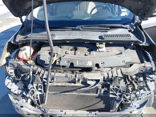 1FMCU0J92HUA26226 Ford Escape Titanium