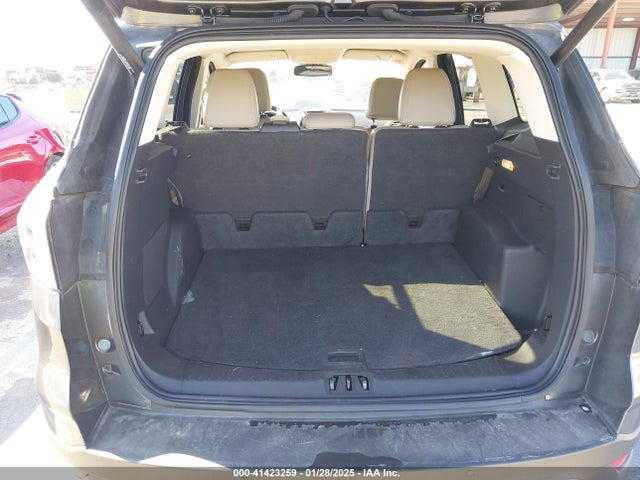 1FMCU0J92HUA26226 Ford Escape Titanium