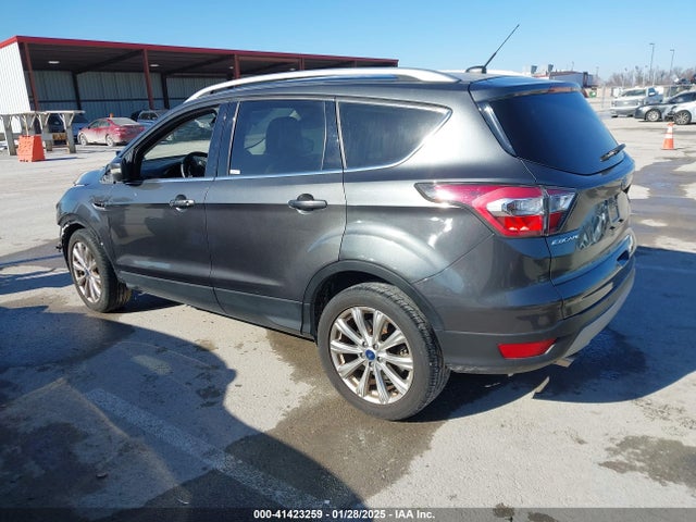 1FMCU0J92HUA26226 Ford Escape Titanium