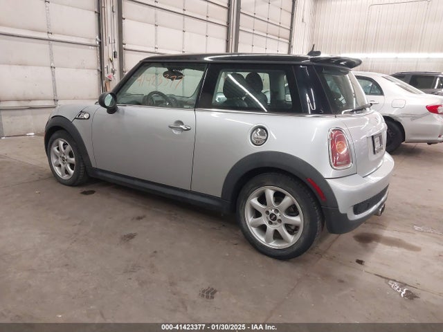 2009 MINI COOPER S WMWMF73519TW86932 Photo 2