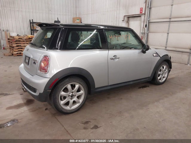 2009 MINI COOPER S WMWMF73519TW86932 Photo 3