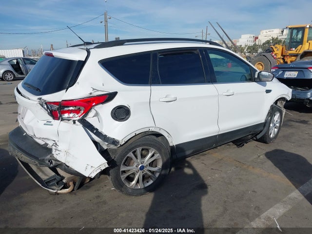 Ford ESCAPE SE 2018 1FMCU0GD2JUA58207 Image 4