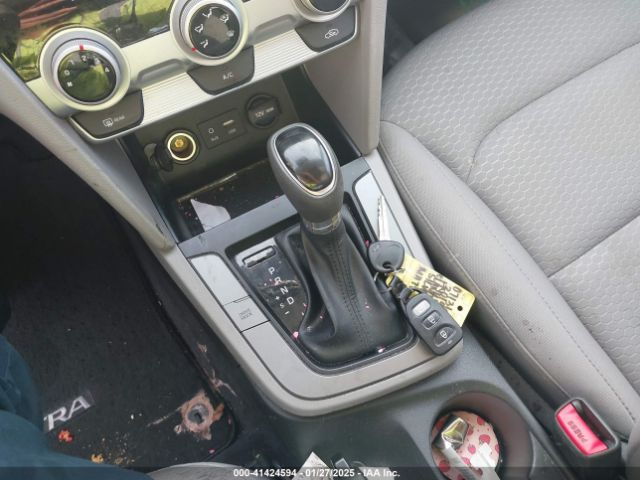 KMHD74LFXKU756351 Hyundai ELANTRA SE