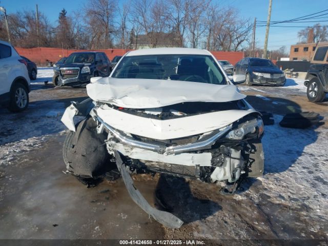 1G1ZD5ST3PF117300 Chevrolet Malibu Fwd 1lt