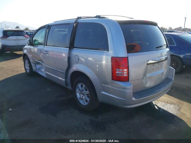 2010 CHRYSLER TOWN & COUNTRY 2A4RR5D12AR413598 Photo 2