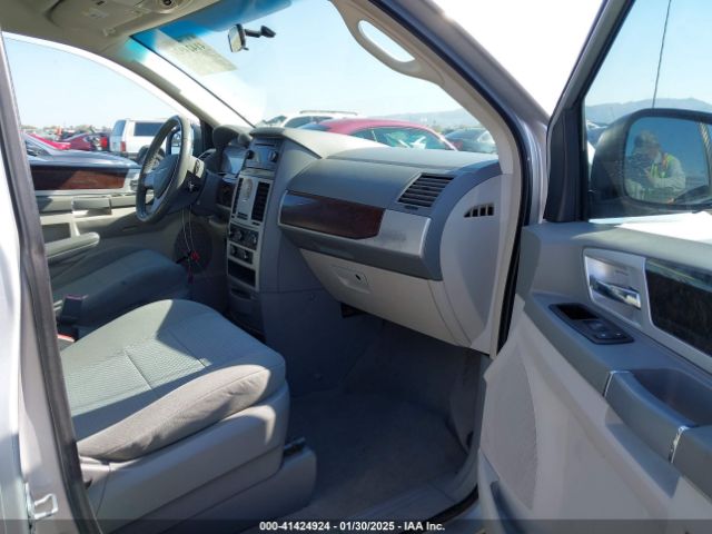 2010 CHRYSLER TOWN & COUNTRY 2A4RR5D12AR413598 Photo 4