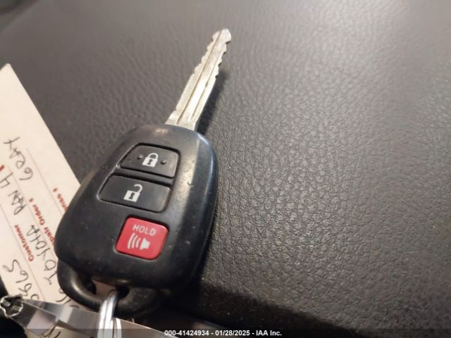 JTMZFREV5GJ073898 Toyota RAV4 LE