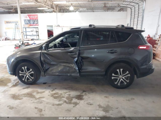 JTMZFREV5GJ073898 Toyota RAV4 LE