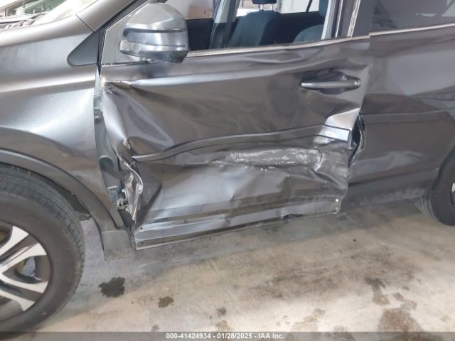 JTMZFREV5GJ073898 Toyota RAV4 LE
