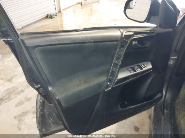 JTMZFREV5GJ073898 Toyota RAV4 LE