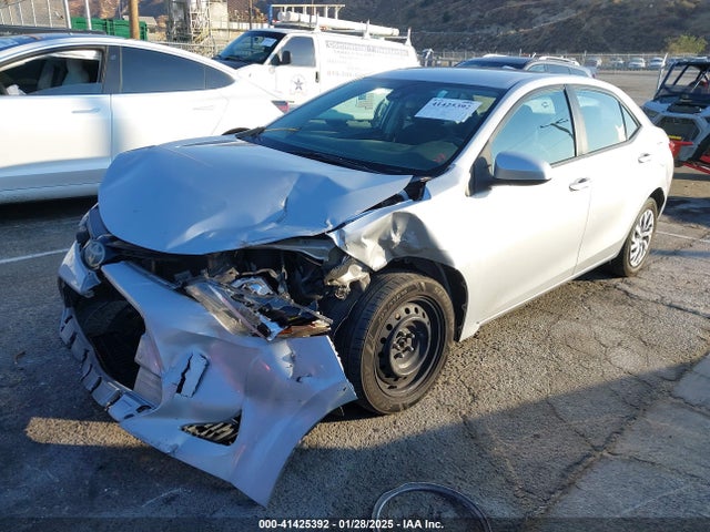 Toyota COROLLA LE 2018 5YFBURHE2JP794346 Image 2