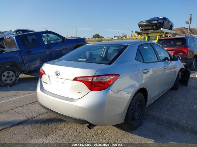 Toyota COROLLA LE 2018 5YFBURHE2JP794346 Image 4