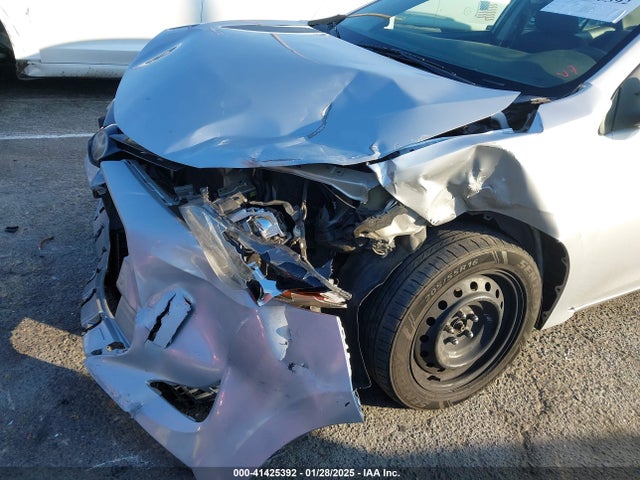 Toyota COROLLA LE 2018 5YFBURHE2JP794346 Image 6
