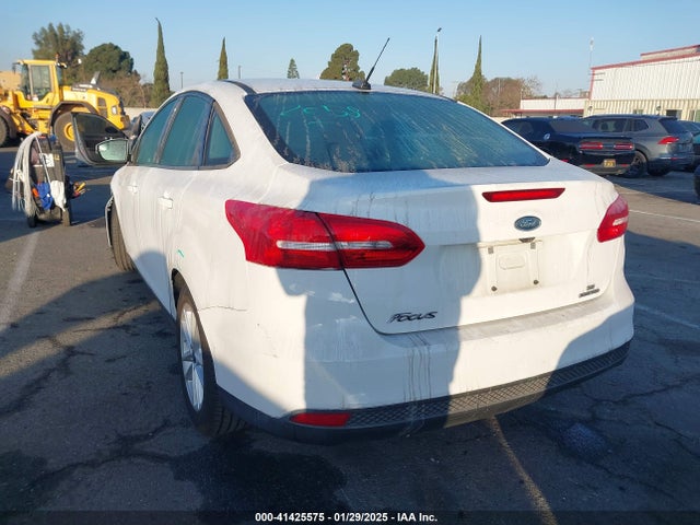 Ford FOCUS SE 2015 1FADP3F20FL334615 Image 3