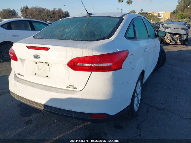 Ford FOCUS SE 2015 1FADP3F20FL334615 Image 4