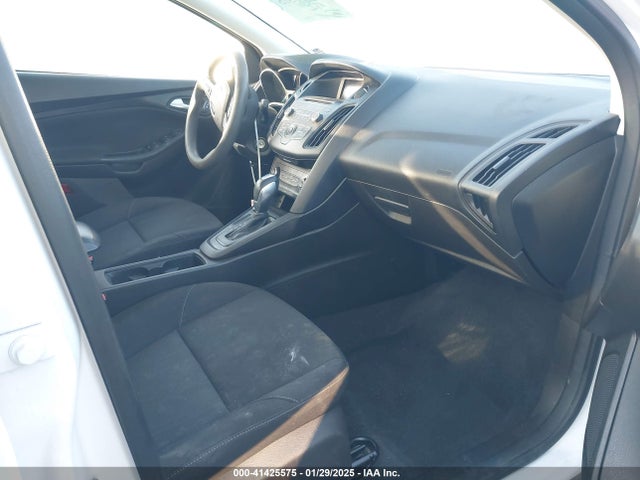 Ford FOCUS SE 2015 1FADP3F20FL334615 Image 5