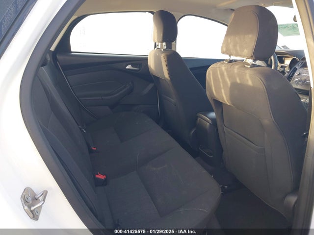 Ford FOCUS SE 2015 1FADP3F20FL334615 Image 8