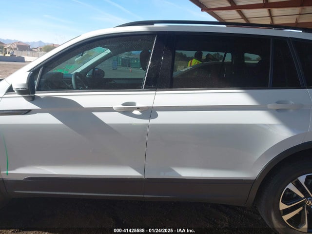 3VV1B7AX2NM001840 Volkswagen Tiguan 2.0t S