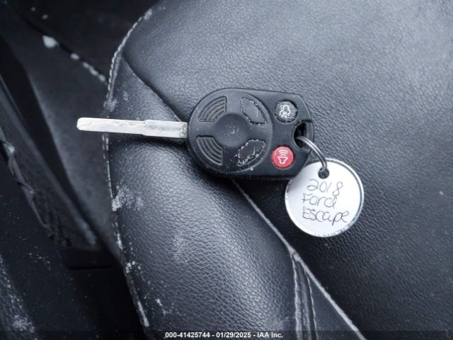 1FMCU9HD8JUC25740 Ford ESCAPE SEL
