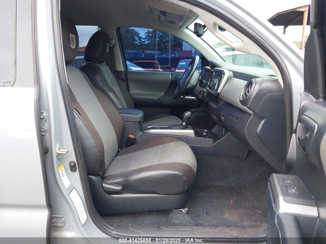 5TFAZ5CNXKX077967 Toyota Tacoma Sr5 V6