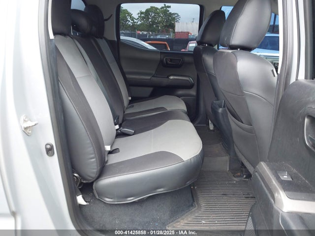5TFAZ5CNXKX077967 Toyota Tacoma Sr5 V6