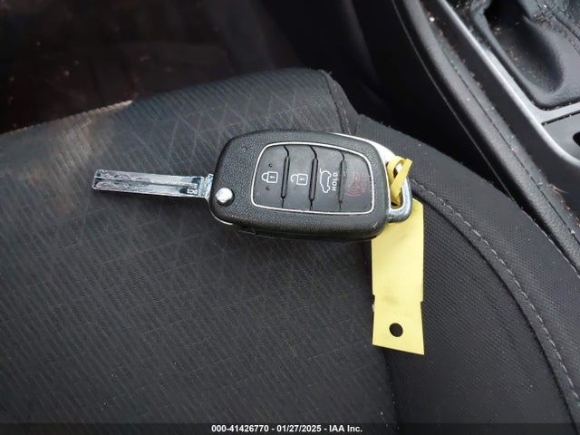 KM8J33A40GU141521 Hyundai TUCSON SE