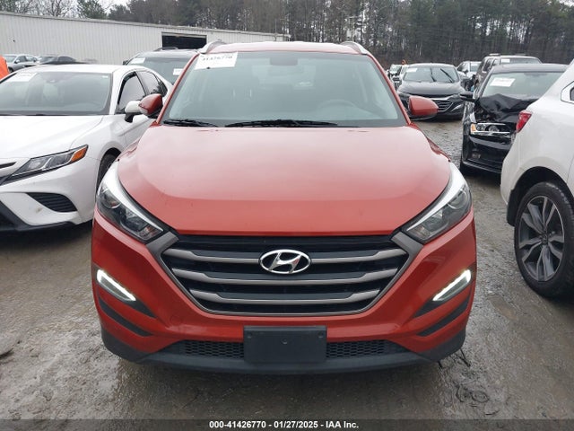 KM8J33A40GU141521 Hyundai TUCSON SE