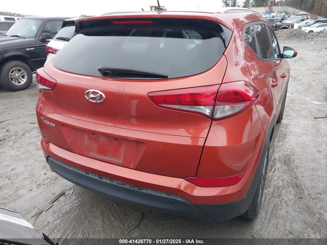 KM8J33A40GU141521 Hyundai TUCSON SE