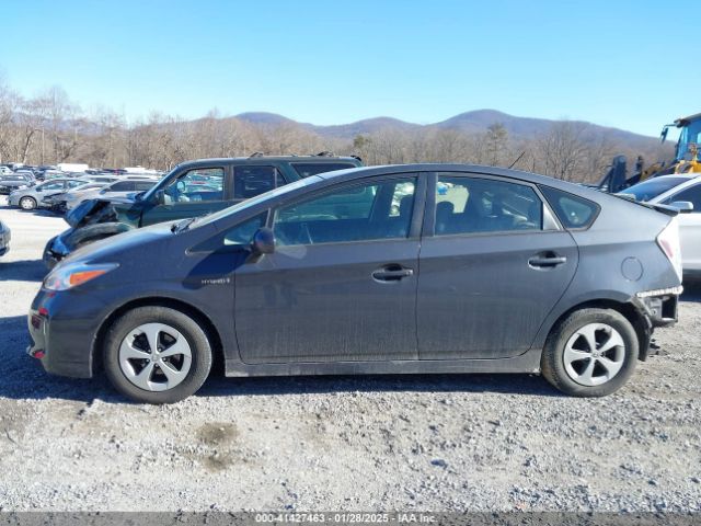 JTDKN3DU3F0460559 Toyota Prius Four