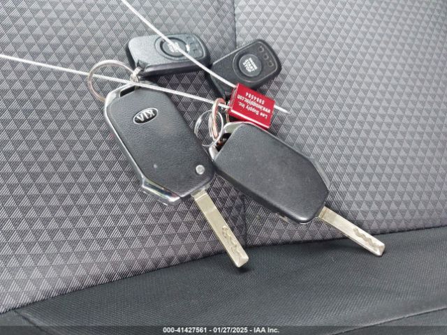 KNDJ23AU0M7772397 KIA Soul X-line
