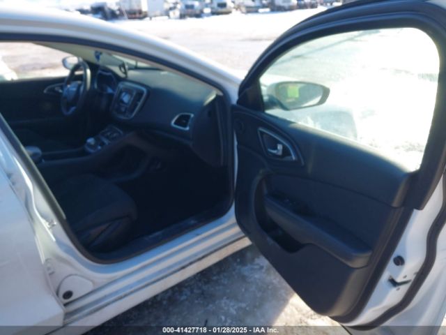 2016 CHRYSLER 200 1C3CCCFB1GN123192 Photo 4