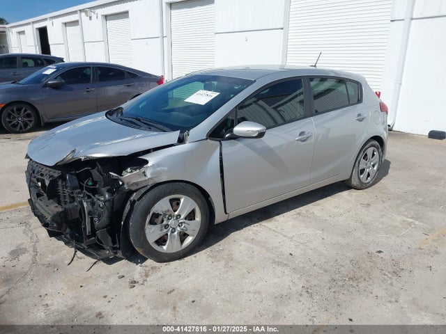 KIA Forte 5-door Lx 2016 KNAFK5A84G5648277 Image 2