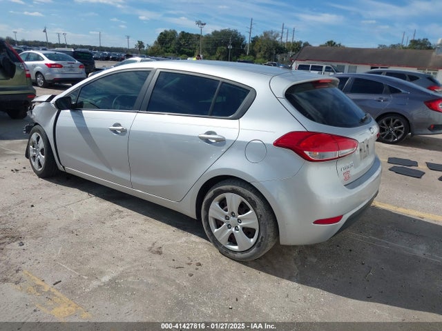 KIA Forte 5-door Lx 2016 KNAFK5A84G5648277 Image 3