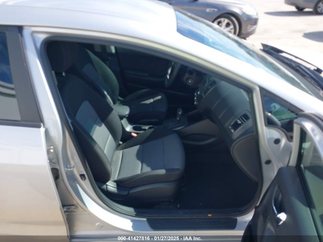 KIA Forte 5-door Lx 2016 KNAFK5A84G5648277 Image 5