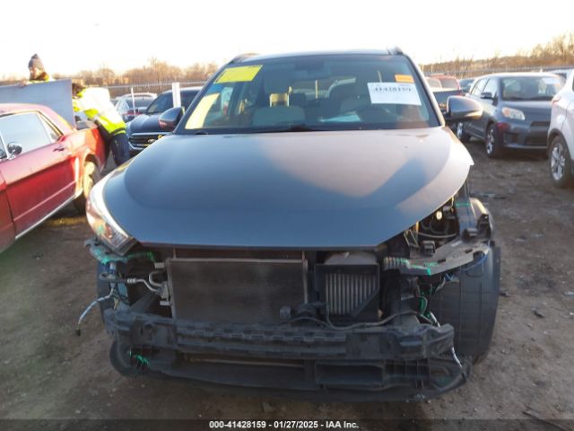 KM8J33A2XJU694229 Hyundai Tucson Value