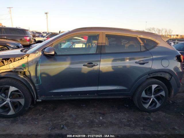 KM8J33A2XJU694229 Hyundai Tucson Value