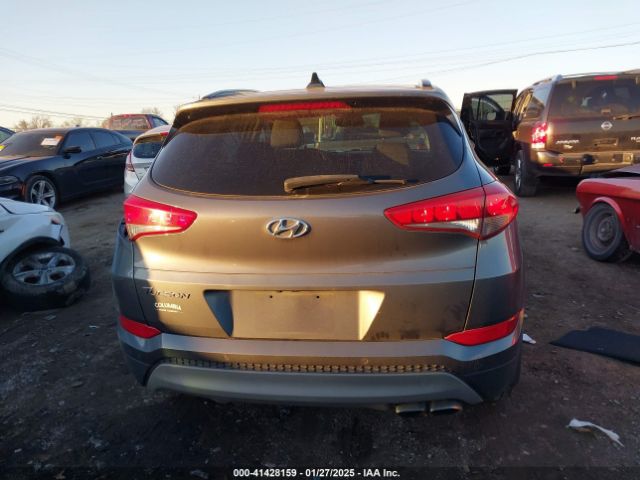 KM8J33A2XJU694229 Hyundai Tucson Value