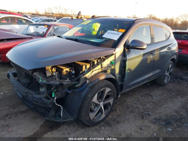 KM8J33A2XJU694229 Hyundai Tucson Value