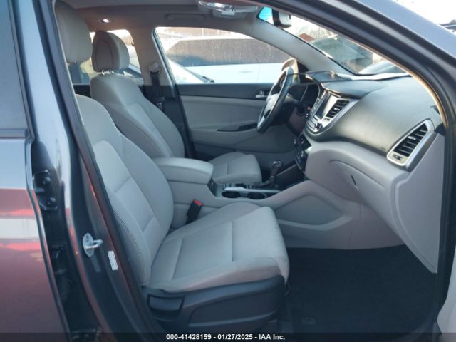 KM8J33A2XJU694229 Hyundai Tucson Value
