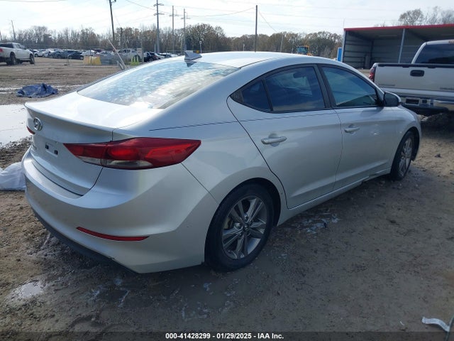 5NPD84LFXJH223233 Hyundai ELANTRA SEL