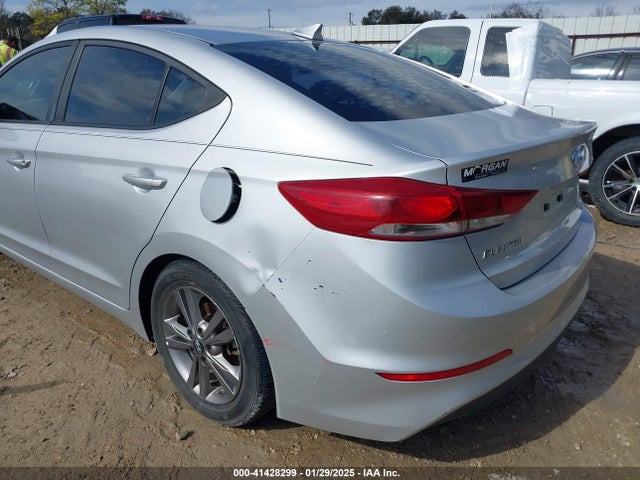 5NPD84LFXJH223233 Hyundai ELANTRA SEL