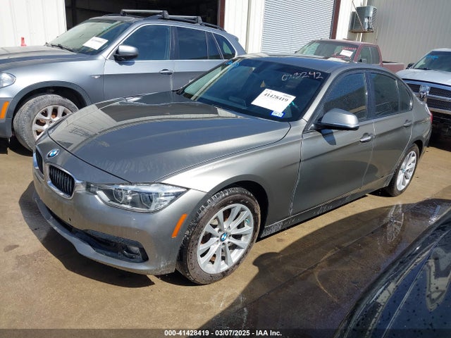 41428419 :رقم المزاد ، WBA8A9C55JK623242 vin ، 2018 Bmw 320i مزاد بيع