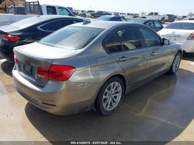 41428419 :رقم المزاد ، WBA8A9C55JK623242 vin ، 2018 Bmw 320i مزاد بيع