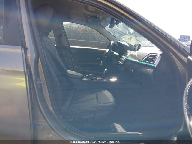 41428419 :رقم المزاد ، WBA8A9C55JK623242 vin ، 2018 Bmw 320i مزاد بيع