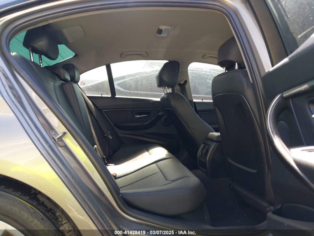 41428419 :رقم المزاد ، WBA8A9C55JK623242 vin ، 2018 Bmw 320i مزاد بيع