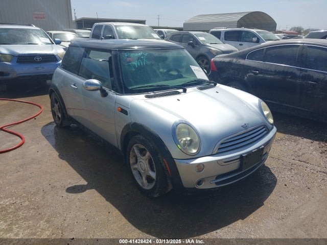2005 MINI COOPER WMWRC33505TK60747 Photo 0