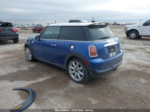 2008 MINI COOPER S WMWMF73598TV37148 Photo 2