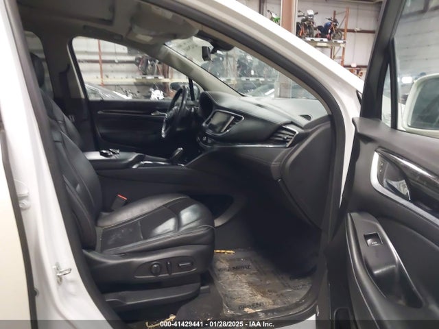5GAEVCKW7KJ250392 Buick Enclave Awd Avenir