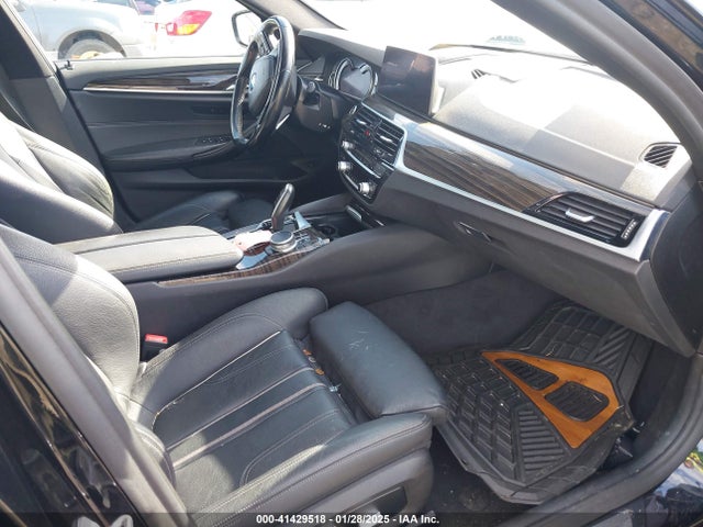WBAJA5C5XKBX87386 BMW 530I